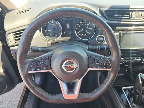 Used 2020 Nissan Rogue SV FWD image 15