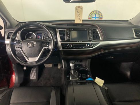 Used 2017 Toyota Highlander XLE image 6