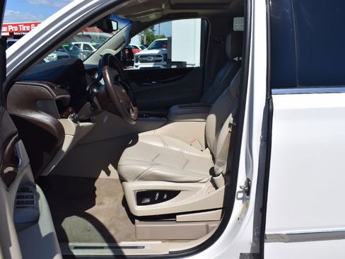 Used 2016 Cadillac Escalade Luxury image 7