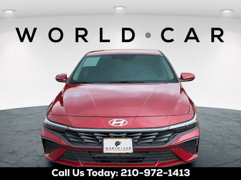 Used 2025 Hyundai Elantra SE FWD image 2