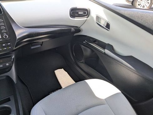 Used 2021 Toyota Prius LE FWD image 15