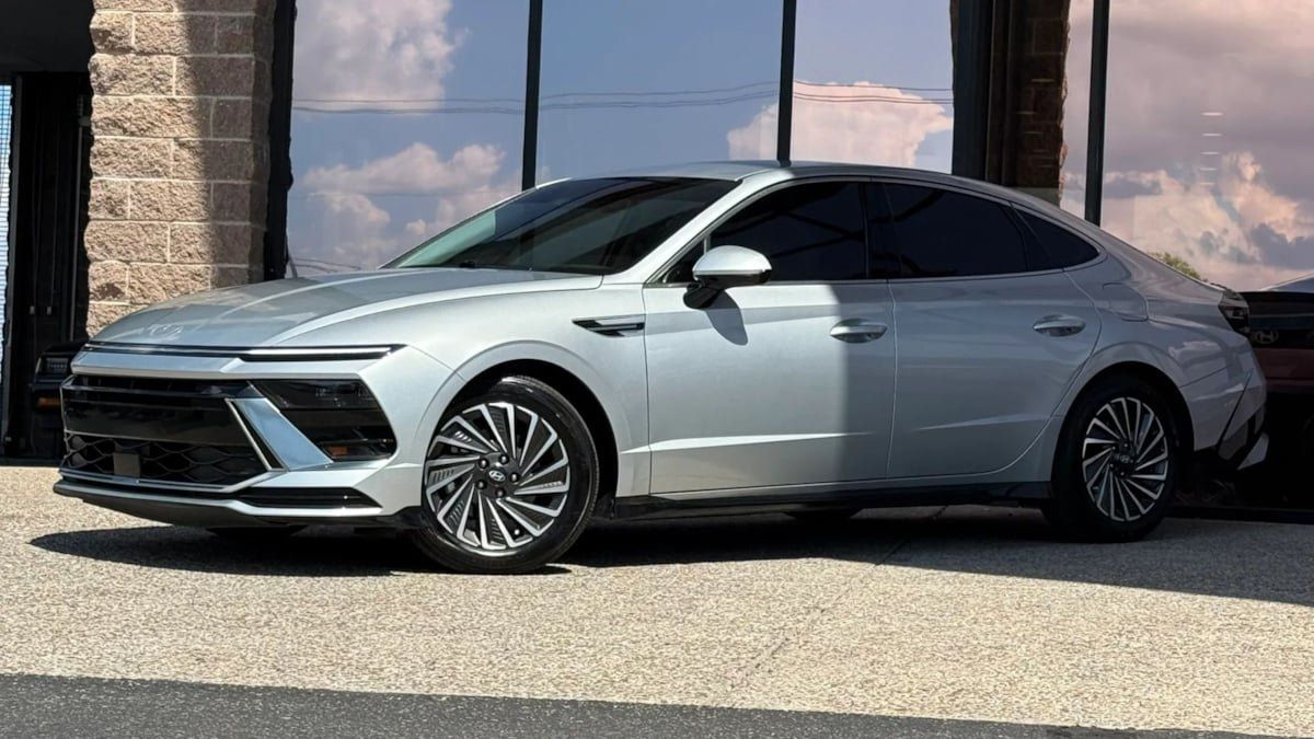 Used 2025 Hyundai Sonata SEL FWD image 3