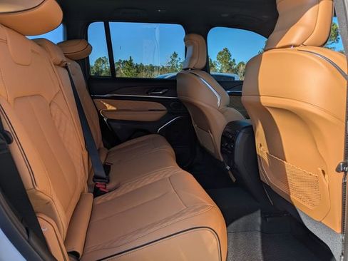 New 2025 Jeep Grand Cherokee Summit image 32