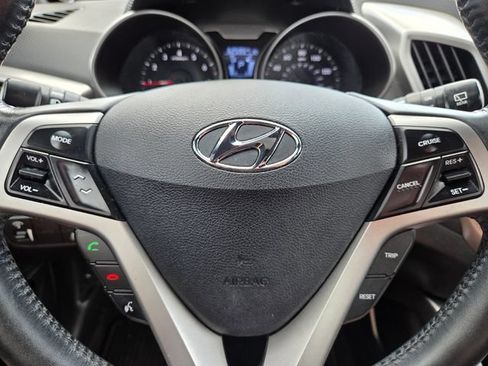 Used 2017 Hyundai Veloster Value Edition FWD image 29