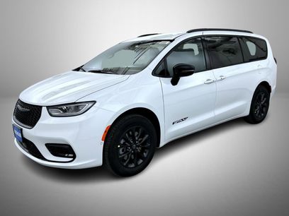 New 2026 Chrysler Pacifica Select