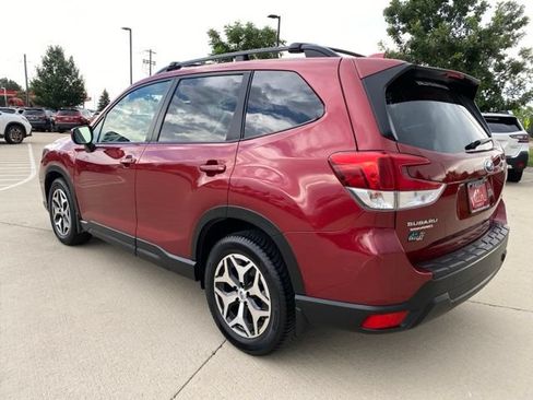 Used 2021 Subaru Forester Premium AWD/4WD image 3
