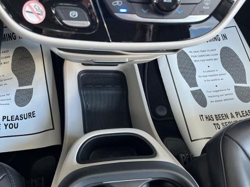 Used 2023 Chrysler Pacifica Touring-L FWD image 39