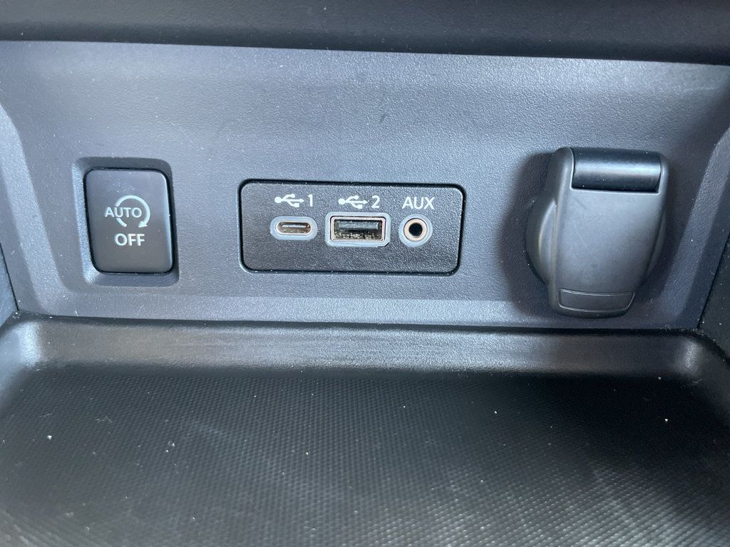 Used 2025 Nissan Sentra SV FWD image 18