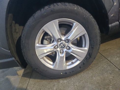 Used 2022 Toyota RAV4 XLE image 12