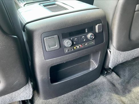 Used 2015 Chevrolet Suburban LTZ AWD/4WD image 10