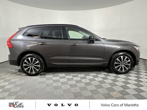Used 2025 Volvo XC60 B5 Plus image 10