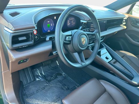 Certified 2024 Porsche Macan 4 Electric image 4