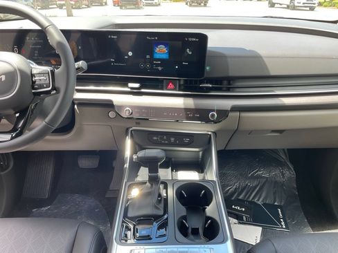 New 2026 Kia Carnival EX FWD image 11