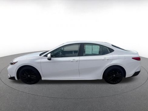 Used 2025 Toyota Camry SE image 9