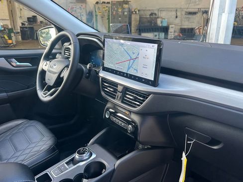 Certified 2024 Ford Escape SE w/ PHEV Premium Package image 28