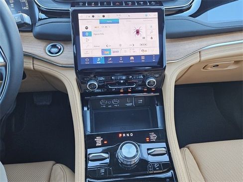 New 2025 Jeep Grand Cherokee Summit image 8