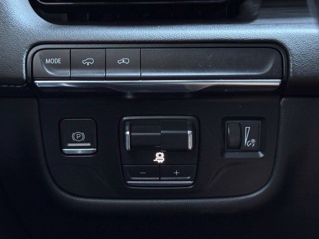 Used 2021 Cadillac Escalade Premium Luxury w/ Driver Assist Tech Package RWD image 31