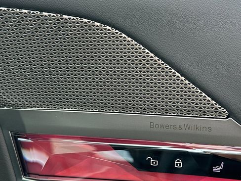 Used 2025 BMW 740i w/ Premium Package image 22