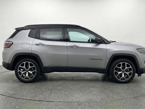 Used 2025 Jeep Compass Limited image 11