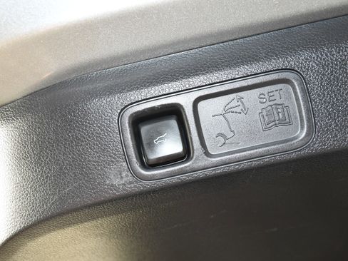 Used 2023 Ford Expedition XLT AWD/4WD image 38