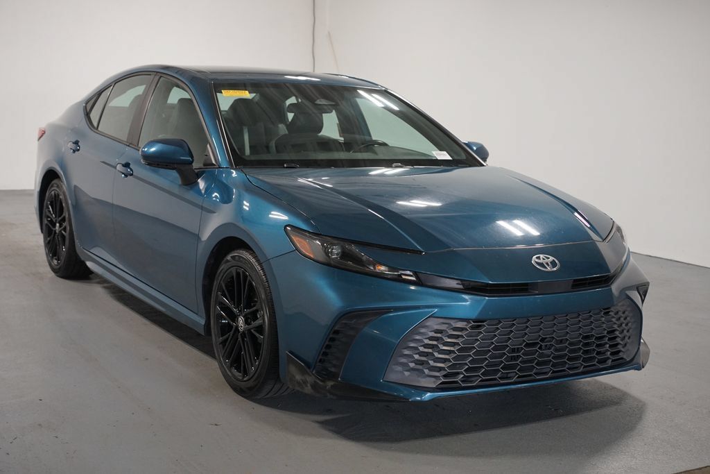 Certified 2025 Toyota Camry SE FWD image 3