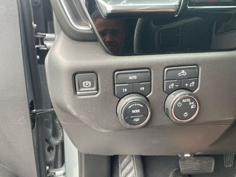 Used 2023 Chevrolet Silverado 1500 LT AWD/4WD image 14