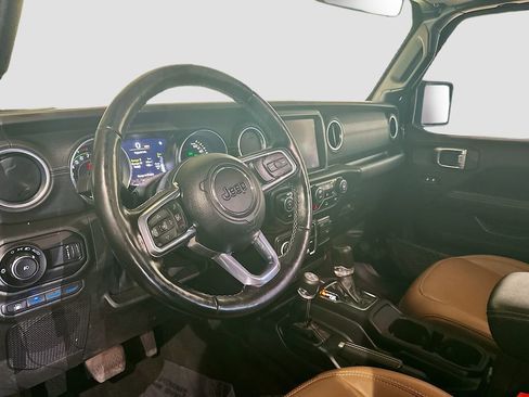 Used 2023 Jeep Wrangler Unlimited Sahara w/ Cold Weather Group AWD/4WD image 9