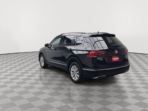 Used 2018 Volkswagen Tiguan SE w/ Panoramic Sunroof Package AWD/4WD image 37