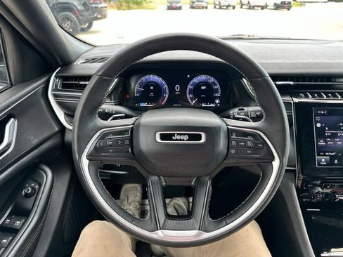 Used 2024 Jeep Grand Cherokee Altitude RWD image 13