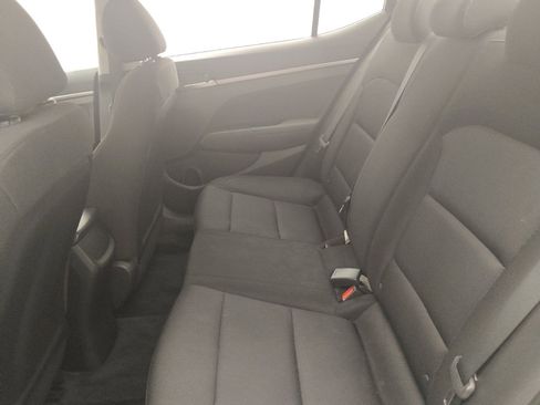 Used 2018 Hyundai Elantra SE w/ SE Connectivity Package 04 FWD image 18