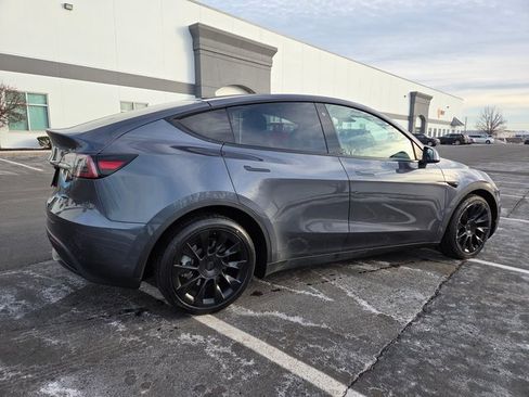 Used 2020 Tesla Model Y Long Range image 8