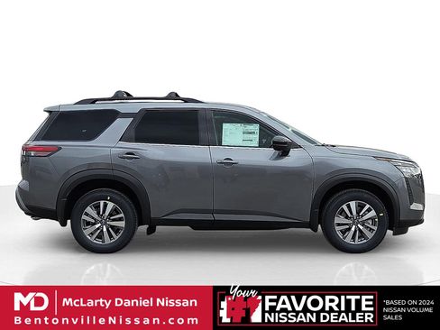 New 2026 Nissan Pathfinder SL image 6