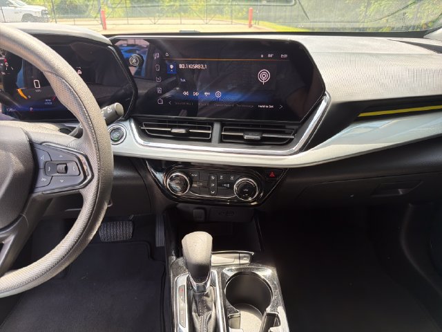 Used 2025 Chevrolet Trax LT FWD image 30