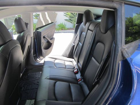 Used 2022 Tesla Model 3 RWD image 17