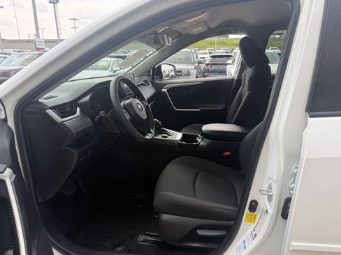 Used 2021 Toyota RAV4 LE AWD/4WD image 31