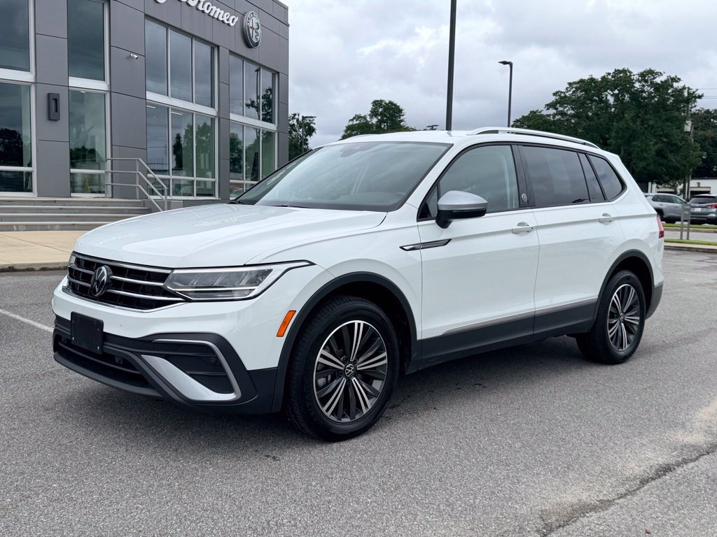 Used 2024 Volkswagen Tiguan SE AWD/4WD image 1