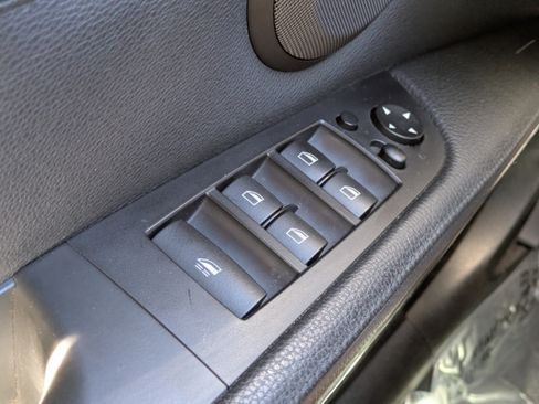 Used 2011 BMW 335i Convertible image 20