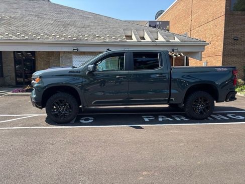 Used 2025 Chevrolet Silverado 1500 Custom Trail Boss w/ LPO, Dark Essentials Package AWD/4WD image 2
