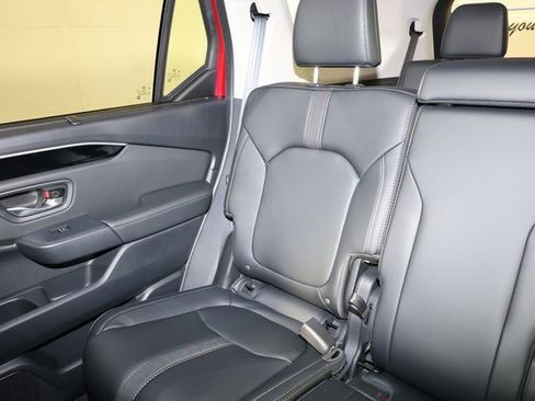 New 2025 Honda Pilot Touring image 10