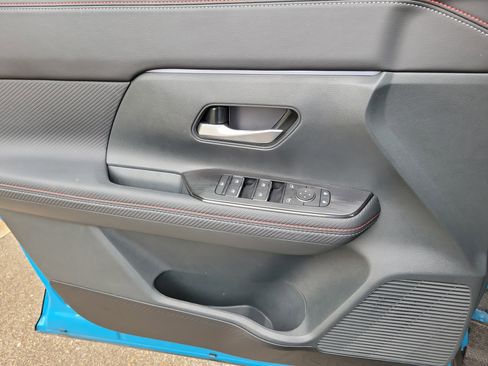 Used 2025 Nissan Kicks SR w/ Illumination Package image 17