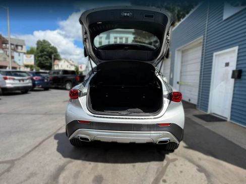 Used 2018 INFINITI QX30 AWD image 9