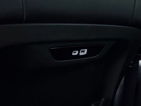 Certified 2025 Chrysler Pacifica Limited FWD image 28