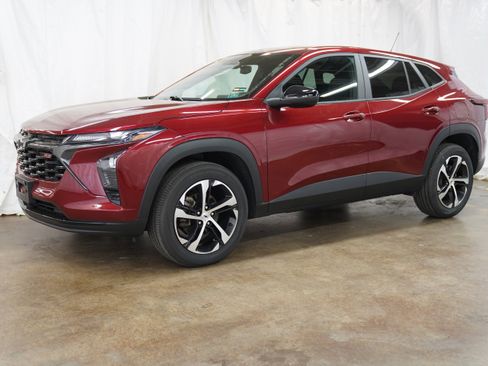 Used 2024 Chevrolet Trax RS FWD image 11