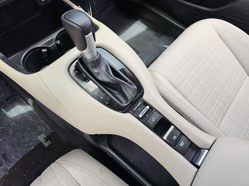 Certified 2025 Honda HR-V LX image 24