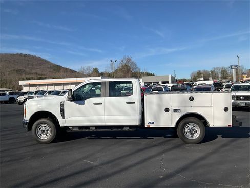 New 2026 Ford F250 XL w/ FX4 Off-Road Package image 8