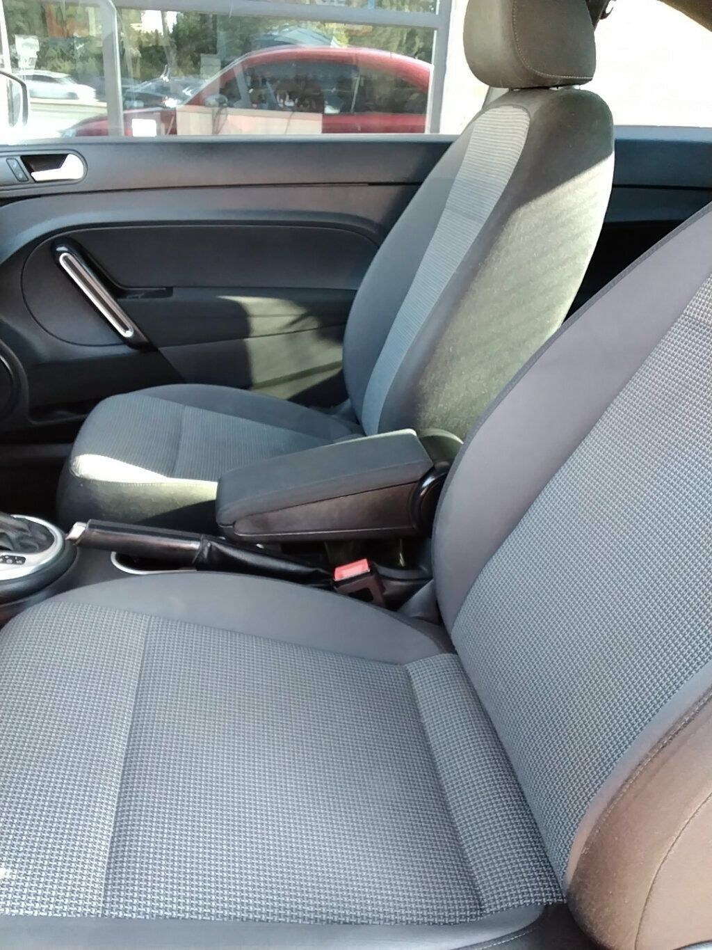 Used 2018 Volkswagen Beetle 2.0T S FWD image 7
