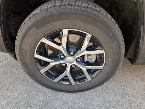 Used 2024 Jeep Grand Cherokee L Limited w/ Luxury Tech Group II image 10