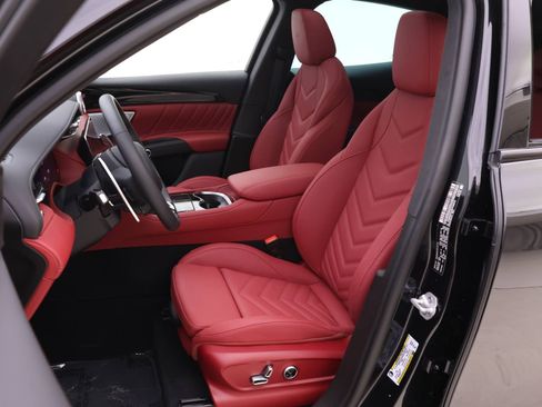 Used 2025 Maserati Grecale Folgore image 7