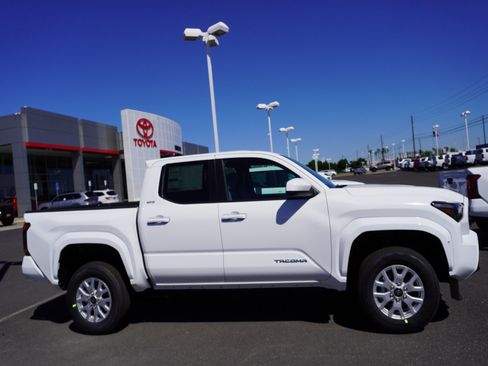 New 2026 Toyota Tacoma SR5 image 4
