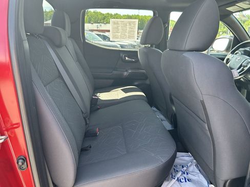 Used 2017 Toyota Tacoma TRD Sport image 21